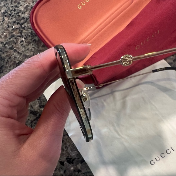 Like New Authentic Gucci Pilot Sunglasses - Polarized - Picture 6 of 8